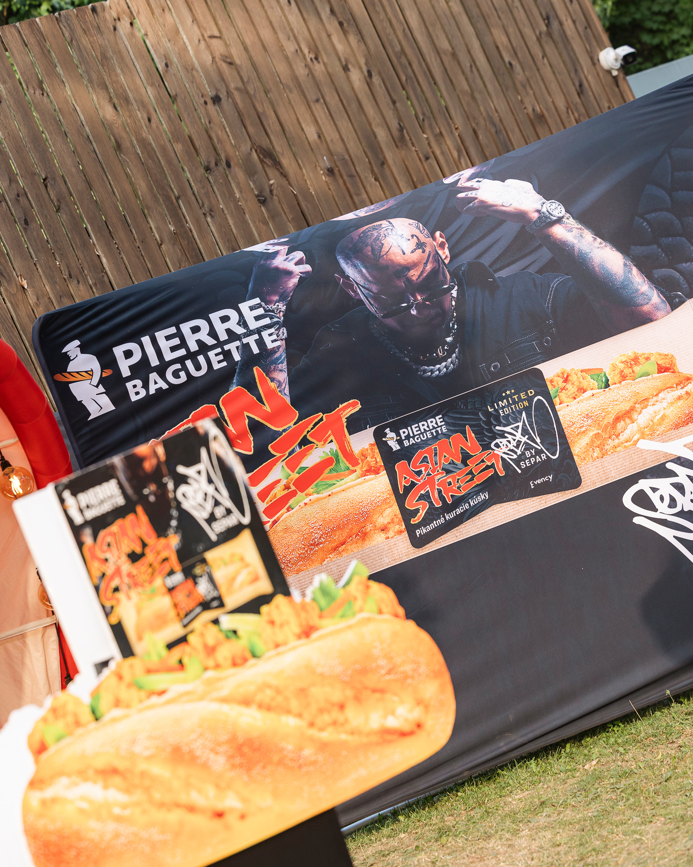 🥖 PIERRE BAGUETTE × HIP HOP ŽIJE 2026 Bageta do ruky, chvíľa na ležadle a ide sa ďalej! Prešov, takto ste si užívali pa