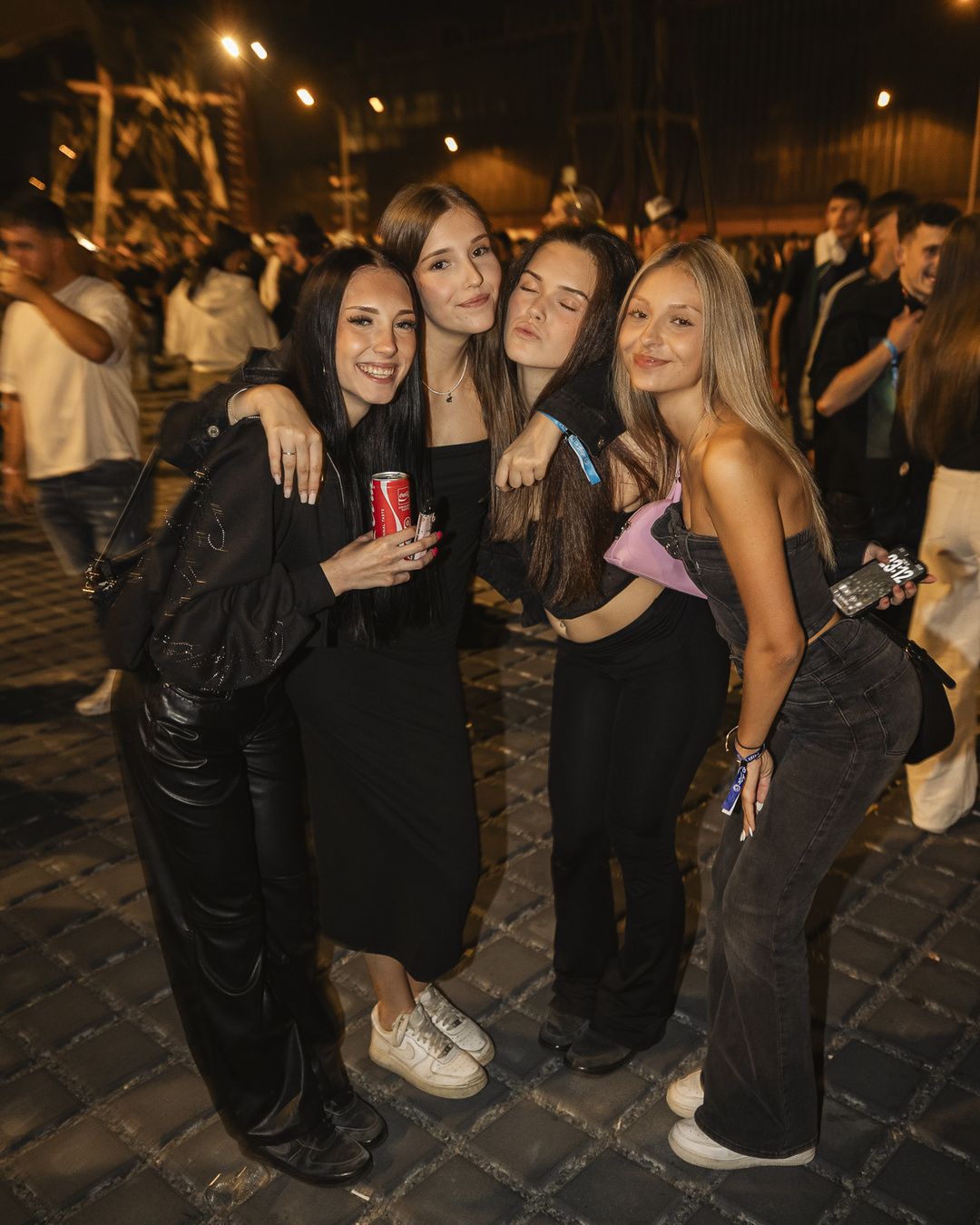 🫶 NAJLEPŠÍ FESTIVAL JE TEN S PARTIOU Spoločná cesta, prvá fotka v areáli, obľúbený interpret a hlas preč cestou domov. 